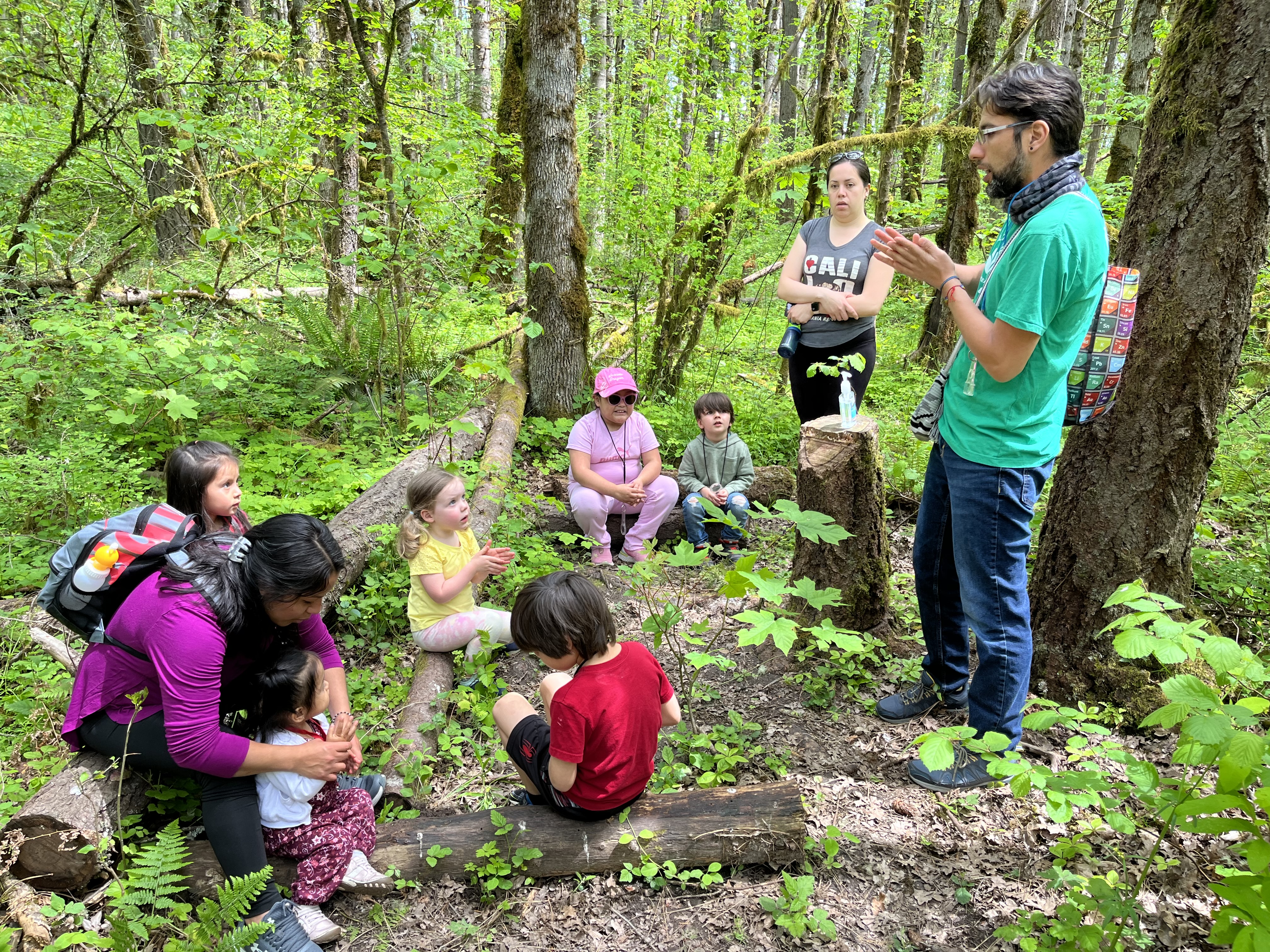 Personas explorando la naturaleza | People exploring nature